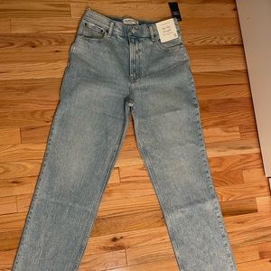 NWT Abercrombie Ultra High Rise Straight Jeans
